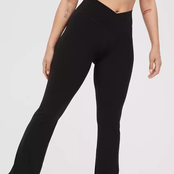 OFFLINE By Aerie Real Me High Waisted Crossover Flare Legging - Picture 1 of 3